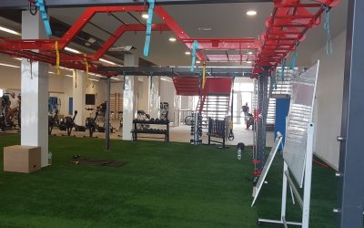 Césped artificial, losetas de caucho y Tireflip 180 para el Gimnasio Macrofit Arrecife