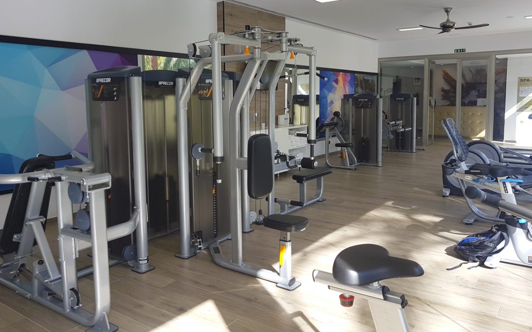 Máquinas de gimnasio marca Precor en el Hotel Riu Palace Oasis en Maspalomas