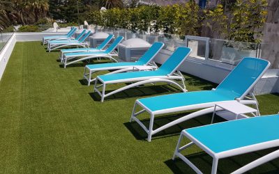 Césped artificial Fieldturf para Solarium Apartamentos Morea Bech