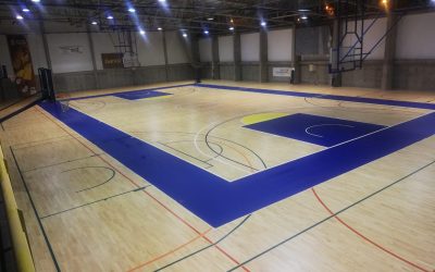 Resultado final nuevo marcaje de la pista, barnizado y pintado Pabellón Vega San José